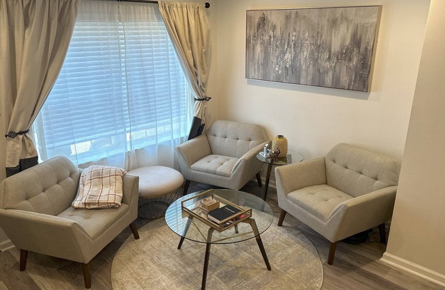 Close to Center City, Upenn, CHOP, PHL Airport and 30th Street!!