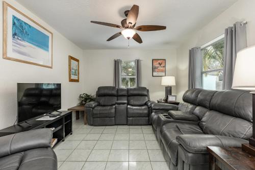 Close to Clearwater Beach and Honeymoon Island!