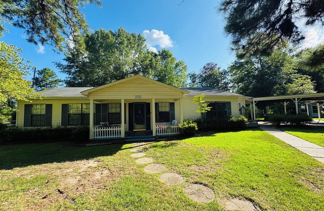 Close to downtown Camden! Sleeps 6