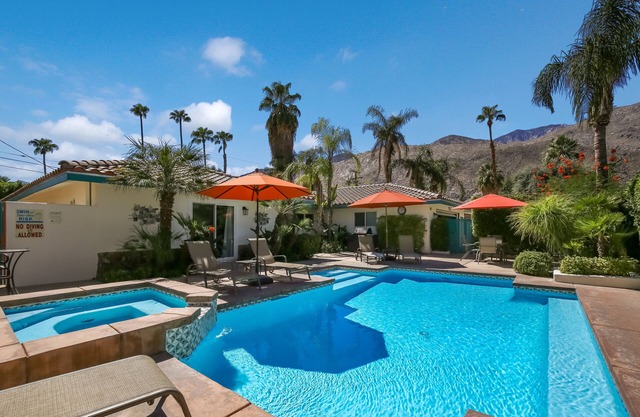 Close to Downtown Palm Springs! Great Location!