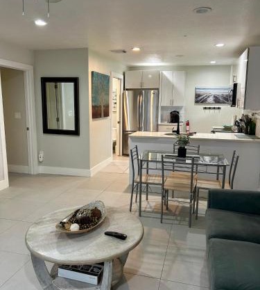 Close to everything! Perfect basecamp for WPB