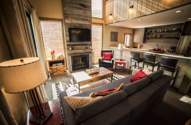 Close To Everything In Park City! Steps Away From Skiing, Bus Stop, Free WiFi