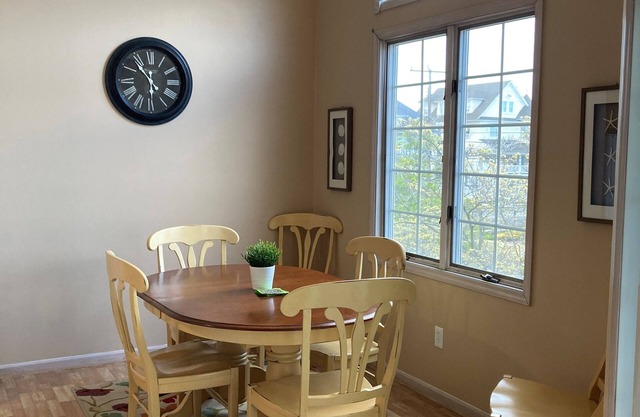Close to everything! Short walk to beach, boardwalk and restaurants