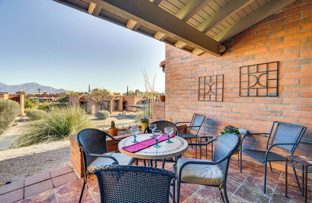 Close to Golf: Mtn-View Townhome in Green Valley