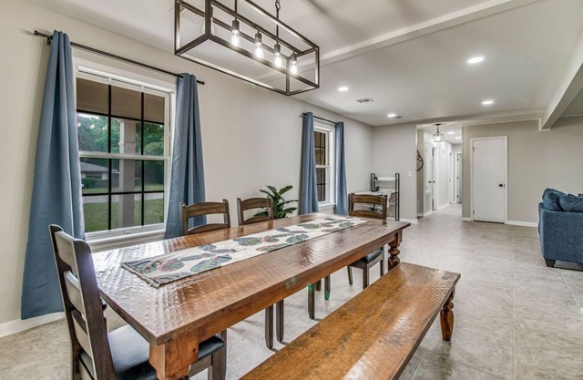 Close to It All! Near Beach + Airport + Mall + Hospital + Downtown Pensacola