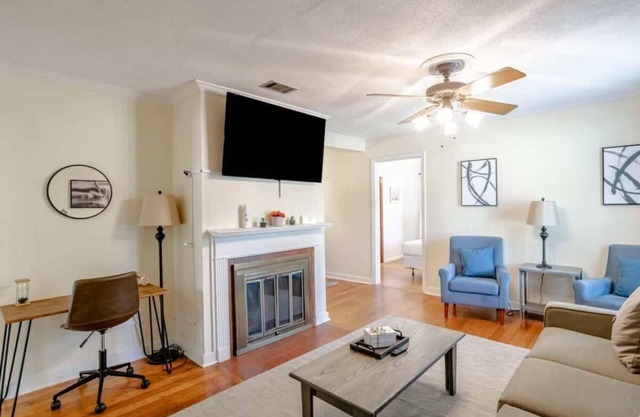 Close to Midtown & Parks - Little Blue