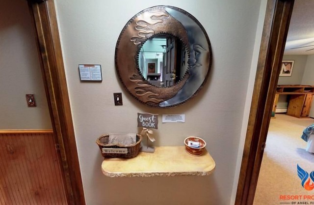 Close to Mountain Activities | Fireplace | WiFi | Wren 101