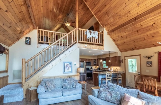 Close to Polar Express - AMAZING view - Hot Tub - Fire Pit - WiFi
