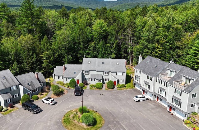 Close to shops/dining/town. TV, WiFi, AC, pet-friendly. A0125 by LRS