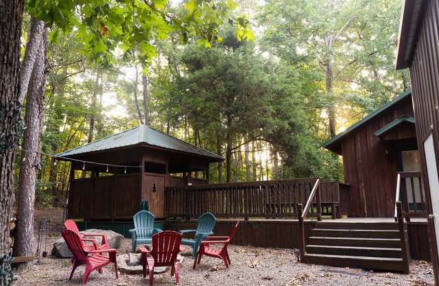 Close to State Park Secluded & Private Fenced Yard For Dogs w/Hot Tub