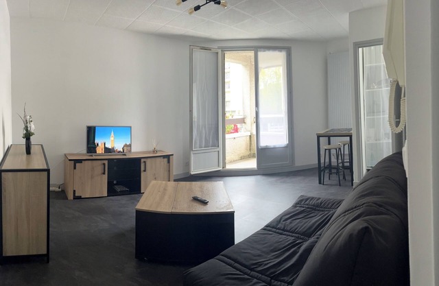 Close to town center and amenities in a quiet location