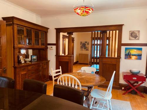 Clover Apartment in Blue House on the Park