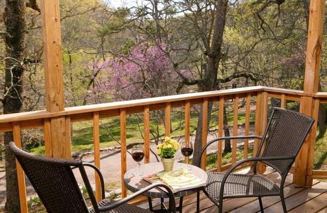 Clovertree Cottage at Lake Lucerne Resort and Ranch