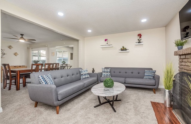 Clovis House | Foosball | Fire Pit| 2-Car Garage!