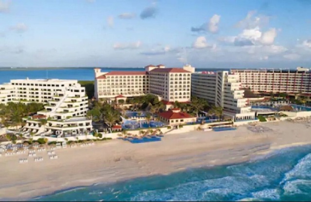 Club GR Solaris Cancun All Inclusive - Deluxe Room Sleeps 2
