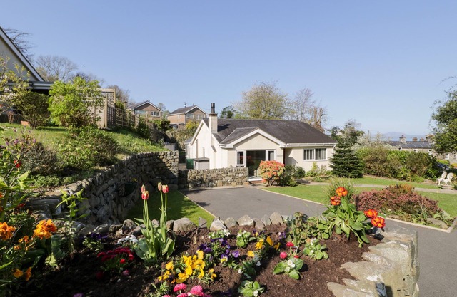 CLYD FAN, pet friendly, character holiday cottage in Harlech
