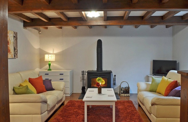 Courtyard Cottage At Dam Hall Barn