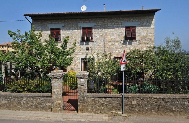 Cosy apartment for 6 people with WIFI, terrace and parking, close to Greve In Chianti