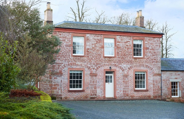 Coach House is a stunning two bedroomed apartment