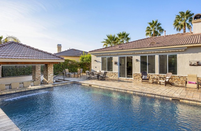 Coachella Music Fest - 3 Bed + Den or 4th 2 Bath - Resort Pool ~ Swim-Up Bar!