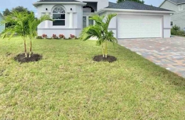Coastal Aviator's Haven: 4BR Modern Delightn