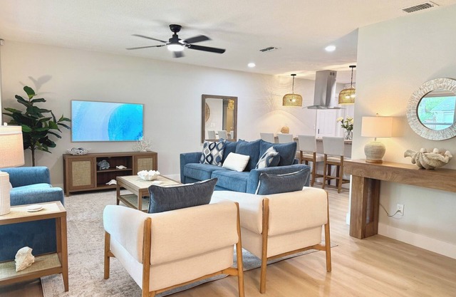 Coastal Bliss Getaway 3.8 Miles to Beach. Stylish & Coastal Charm Interior