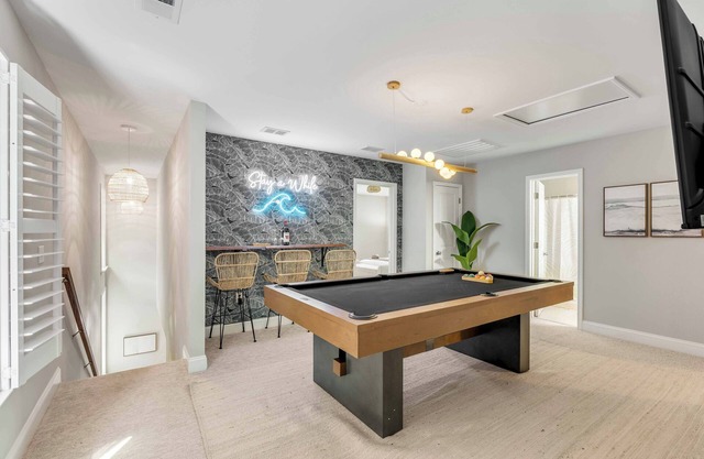 Coastal Chic Retreat - Minutes to Downtown Charleston and Beautiful Beaches