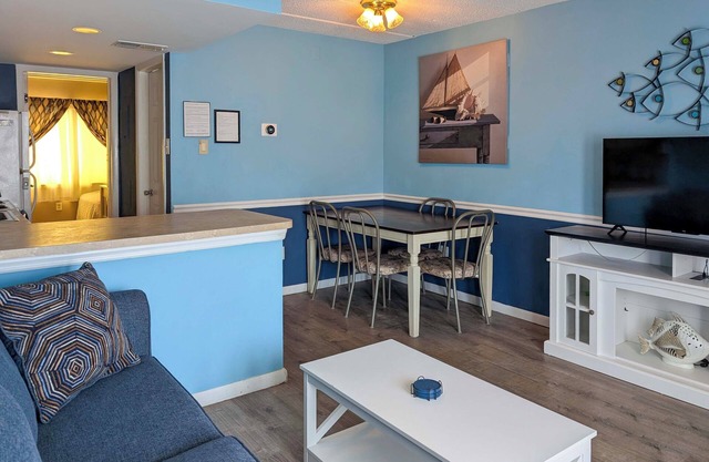 Coastal Condo w/Pool, 1 Block to Wildwood Beach!