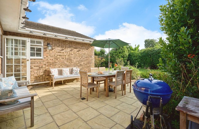 Coastal Cottage is a charming, dog-friendly, 3-bedroom family bungalow