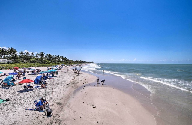 Coastal Downtown Naples Condo - Walk to the Beach!