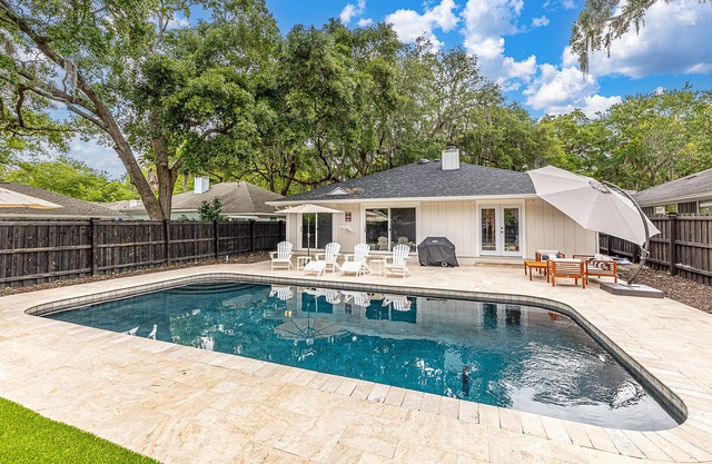 Coastal Farmhouse, Private Pool! Walk to Redfern Vlg