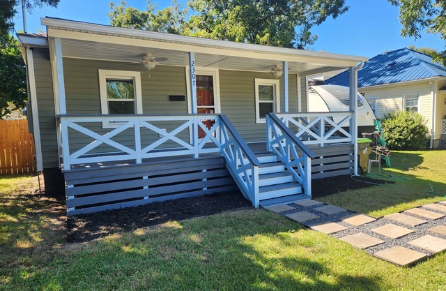 Coastal Getaway 5 min from the beach and Morehead's Waterfront