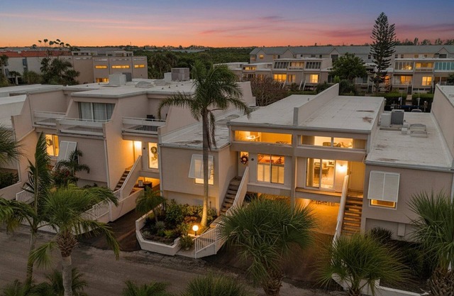 Coastal Oasis, Lovely 3-bedroom condo with AC in Holmes Beach