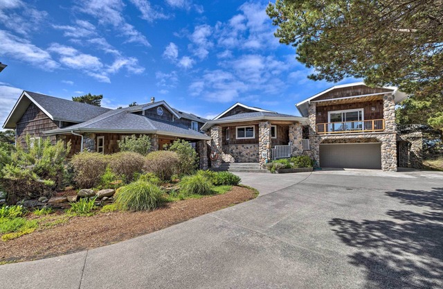 Coastal Oregon Retreat w/Grill: 11 Mi to Astoria!