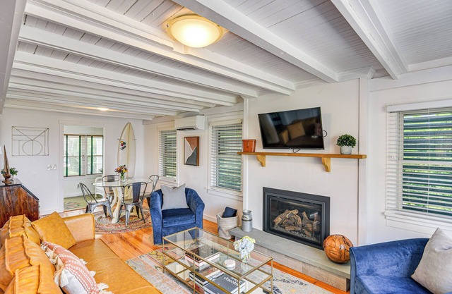 Coastal Portsmouth Home w/Bay Access Near Newport