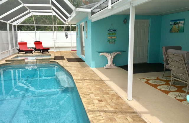 "Coastal Retreat" Pool Home with Spa conveniet to several Beaches