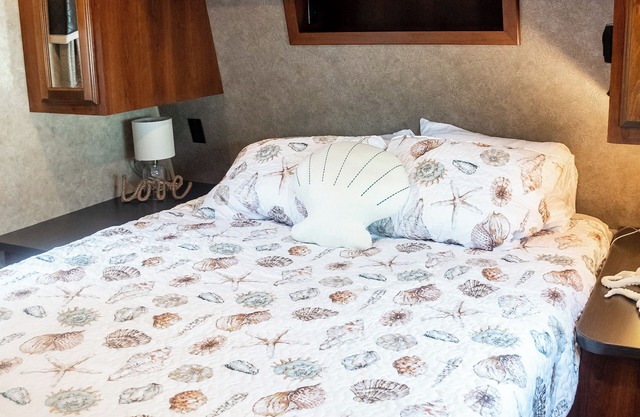 Coastal Rv Getaway-Pet Friendly- Beaches and Islands 2-10 minutes away!