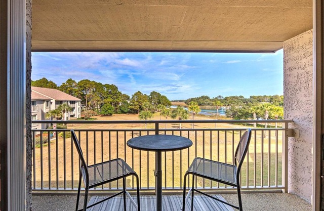 Coastal Sea Pines Escape Walk to Beach!