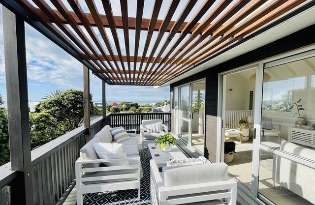 Coastal Style with Sea Views and a Hot Tub