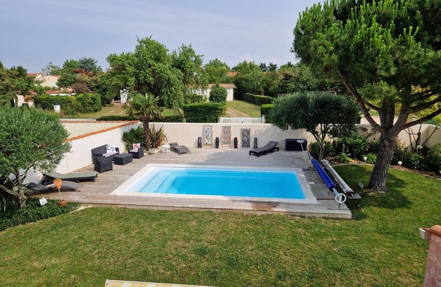 Coastal Villa in Angoulins with Pool, Close to La Rochelle & Beaches, Sleeps 6