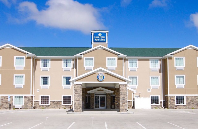 Cobblestone Hotel & Suites – Devils Lake