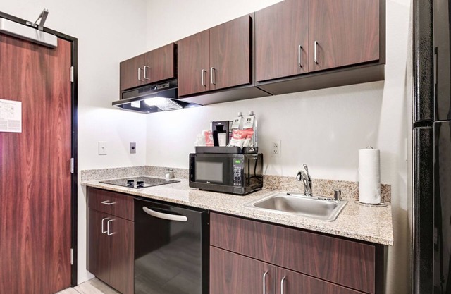 Cobblestone Hotel & Suites - Central Wisconsin Airport