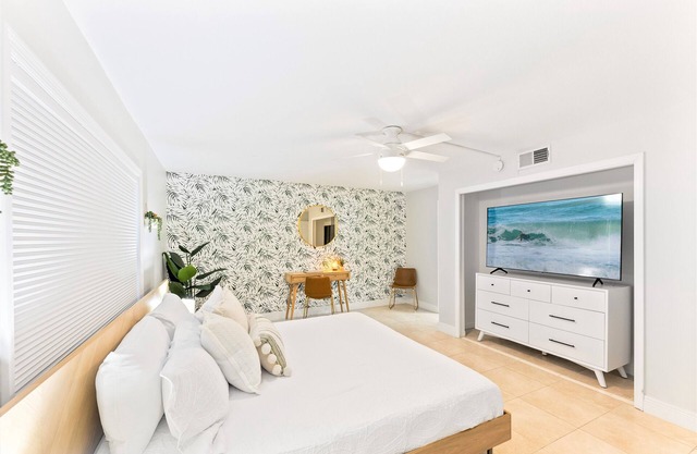 Cocoa Beach Club by Happy Palm Stays