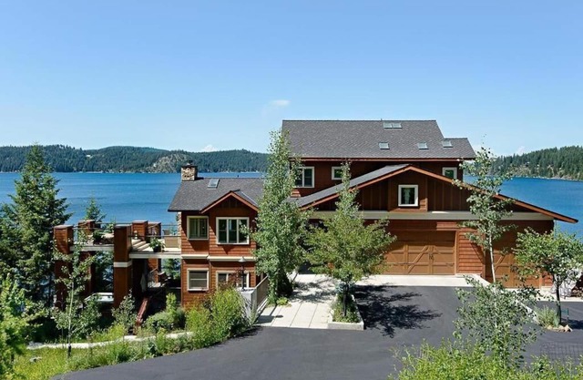 Coeur d' Alene Lakefront Luxury Retreat With Hot Tub Boat Slip Fireplace & More.
