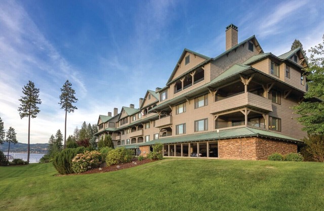 Coeur d’Alene lake 2BD condo with resort amenities including indoor pool