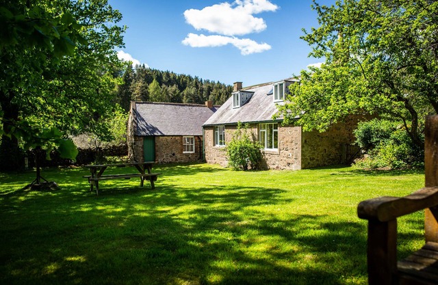 Coldburn Cottage - Two Bedroom House, Sleeps 4