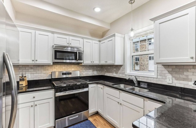 Colfax Flat 5BR 4BA Apartment near Uptown