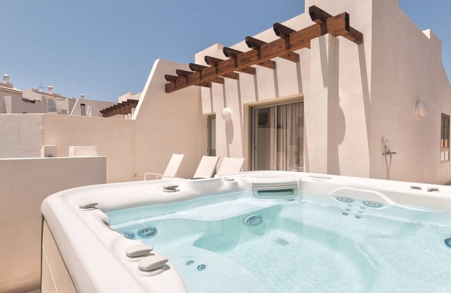 Colinas - Bentor 3.1 PENTHOUSE 3B JACUZZI POOL VIEW