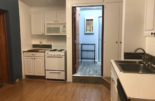 College Heights Spacious downstairs apartment