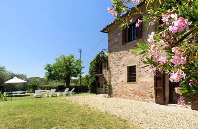 Collina large independent house with pool